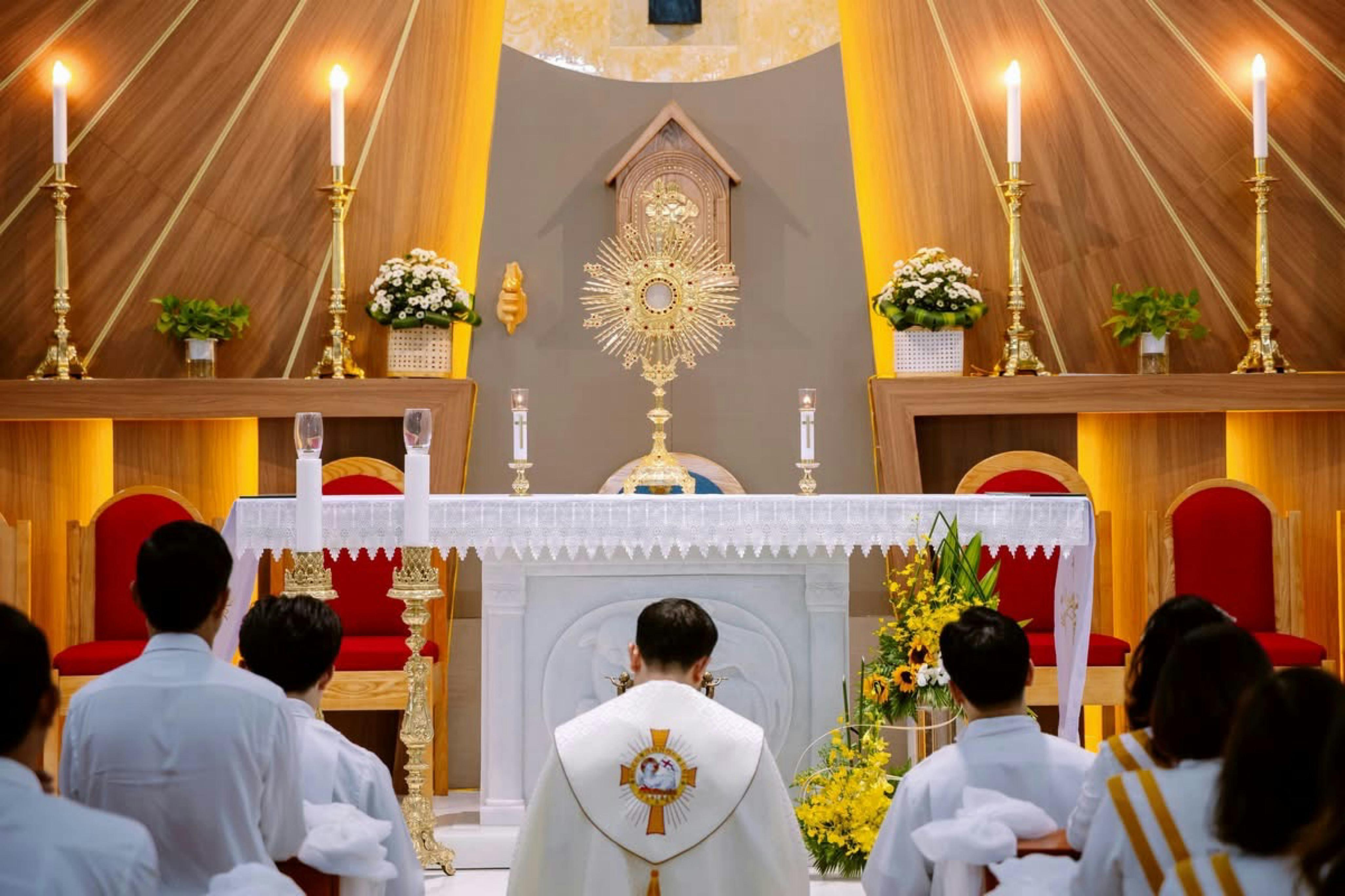 Holy Hour of Eucharistic Adoration