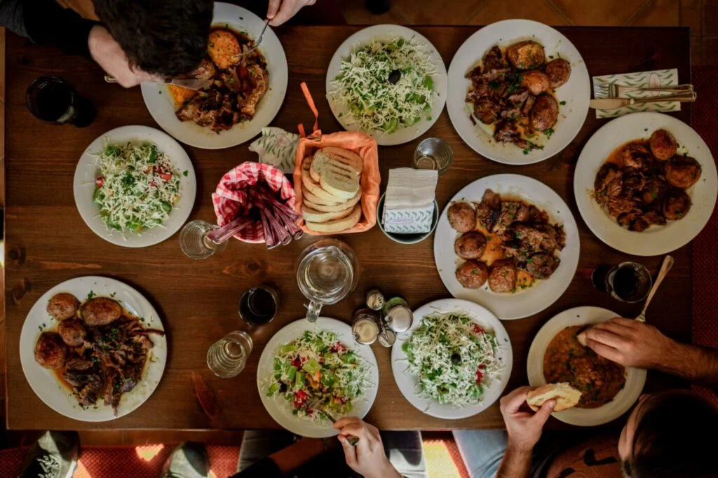 4 Ways to Make Family Dinners a Priority Again