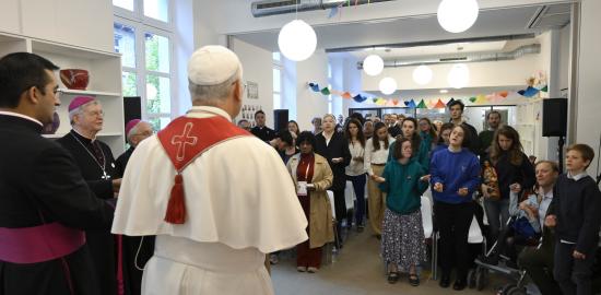 Pope Leo hears testimony of migrants in Paris: God opened ‘a new path for me’