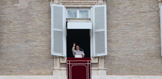Pope leads pilgrims in prayer 1 day after leaving hospital