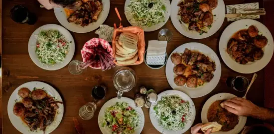 4 Ways to Make Family Dinners a Priority Again